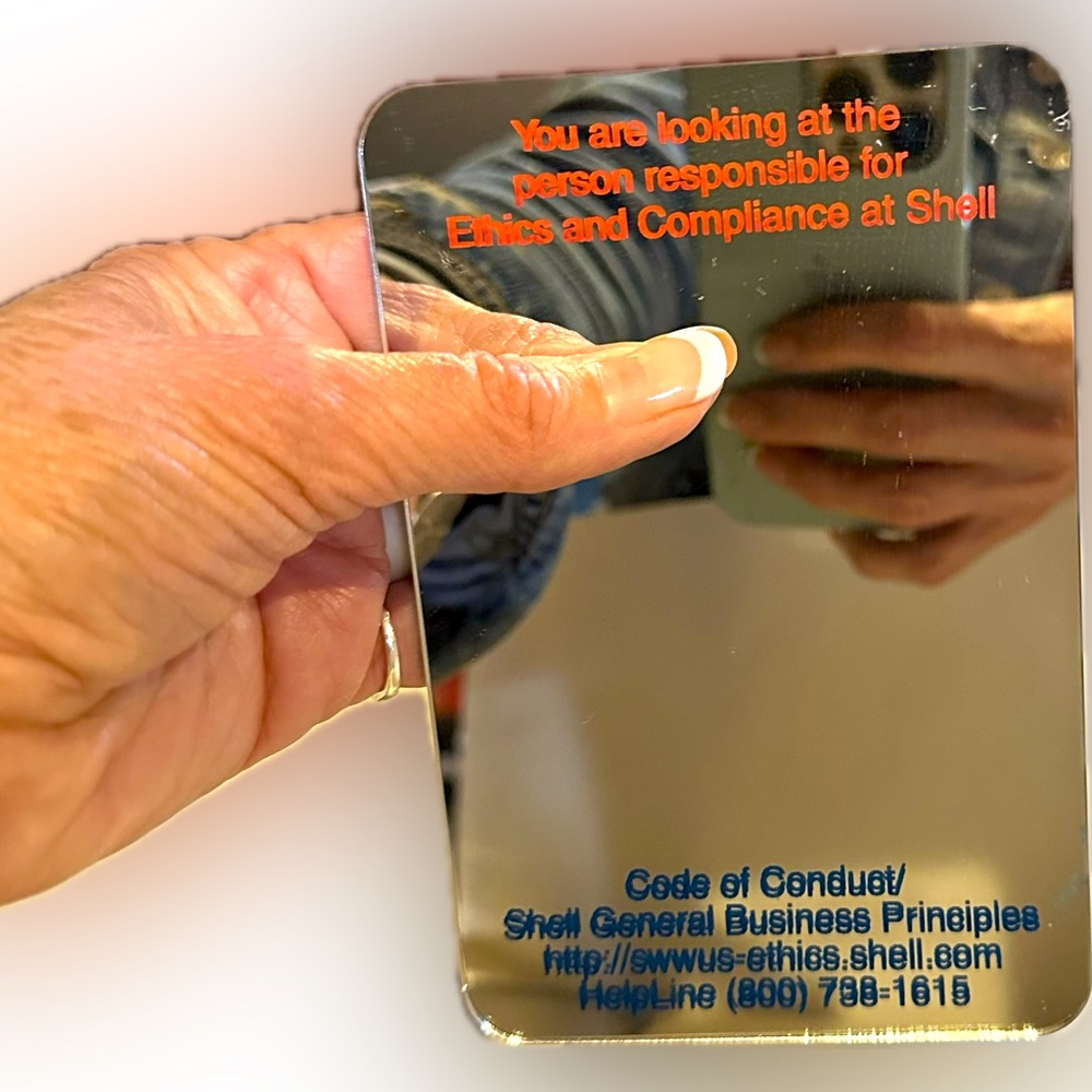 VTG SHELL CODE OF CONDUCT MIRROR EMPLOYEE PROMOTION PREMIUM COLLECTIBLE
4”x6”